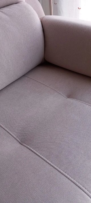 Sofá 2 plazas beige 150cm L x 77cm H x 100cm A.