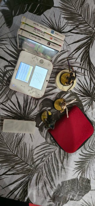 NINTENDO 2DS CON 3 AMIIBOS Y 3 JUEGOS