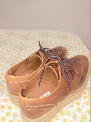 Zapatos de vestir de cuero marrones