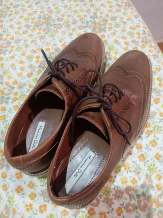 Zapatos de vestir de cuero marrones