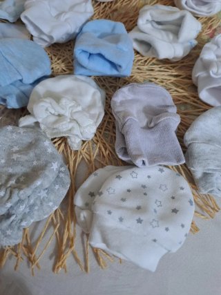 Lote manoplas y zapatitos bebé