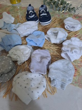 Lote manoplas y zapatitos bebé