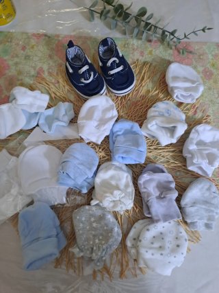 Lote manoplas y zapatitos bebé
