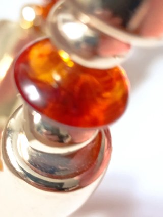 Pulsera elástica dorada con cuentas ámbar