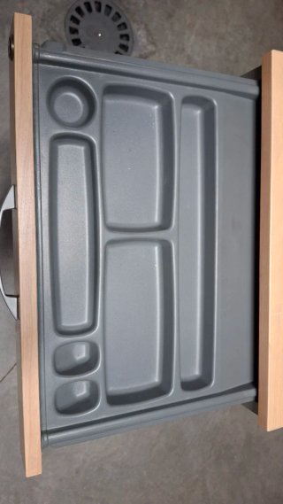 Cajonera de madera con 3 cajones