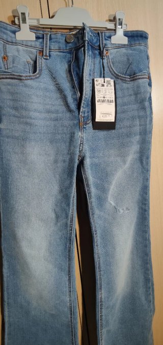 Pantalón pirata Stradivarius Talla 38