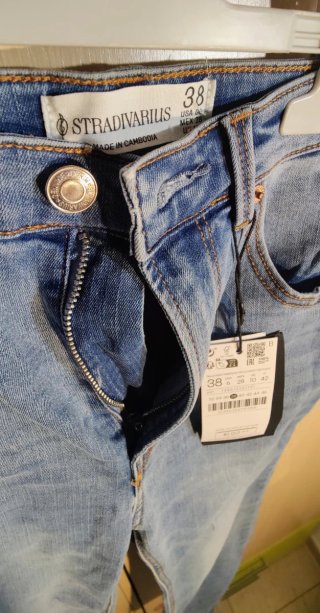 Pantalón pirata Stradivarius Talla 38