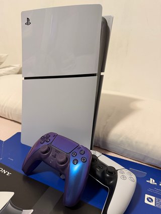 Consola PS5 Digital Sony Blanca, y mando