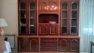Mueble de salón madera con vitrina