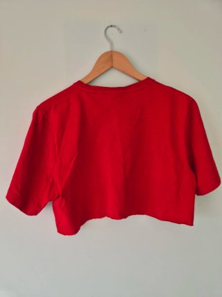 T-shirt Starter Black Label rossa crop top