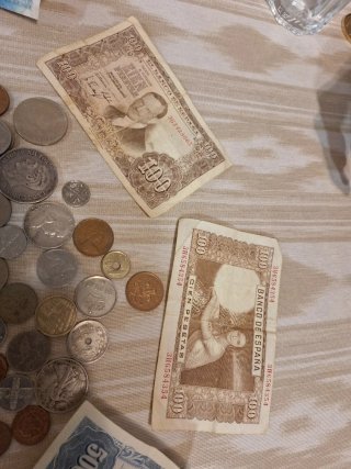 Colección de billetes y pesetas antiguas