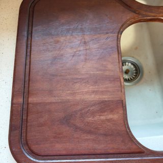 Tagliere in legno per lavello