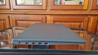 Portátil Lenovo V15-ADA Ryzen 3 3020E