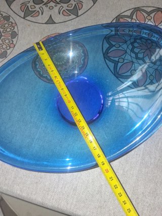 Elegante centro de mesa de cristal azul