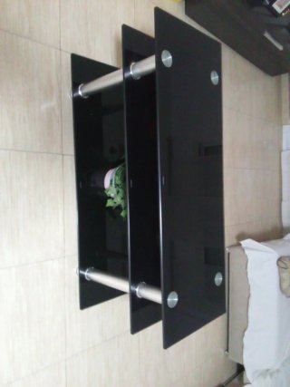 Tavolo TV in cristallo nero e metallo