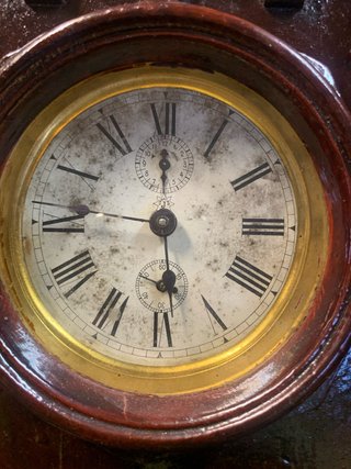 Reloj de cuerda antiguo