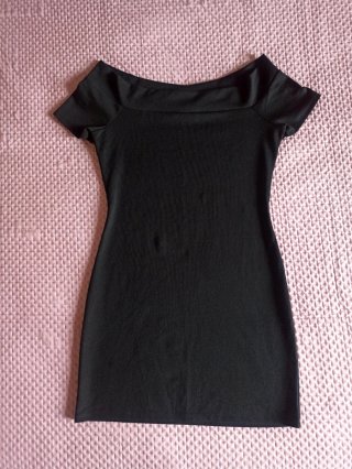 Miniabito spalle scoperte nero