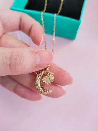 Collana con ciondolo a forma di luna