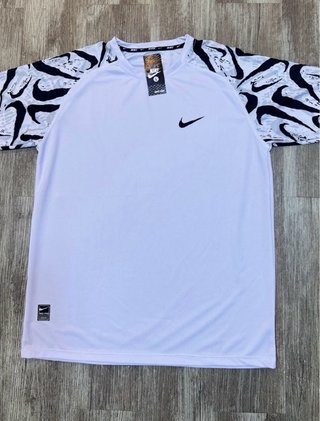 Camiseta Nike Negra y Blanca