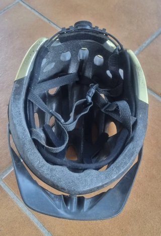 Casco Bicicleta Adulto Negro y Dorado