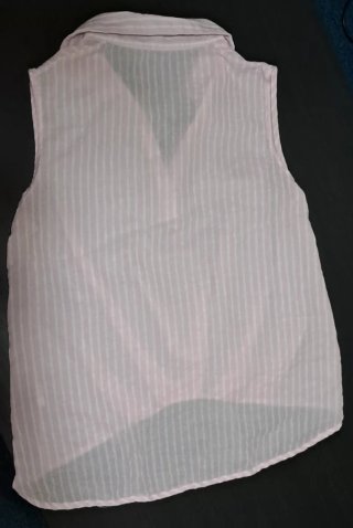 Camisa sin mangas rosa con perlas Talla M
