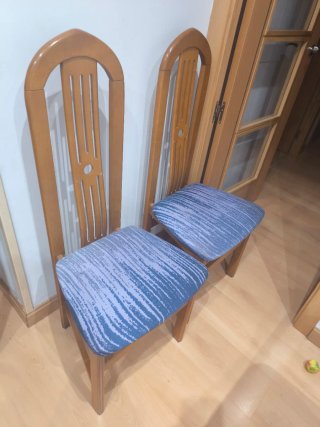 Mesa de comedor y 6 sillas de madera