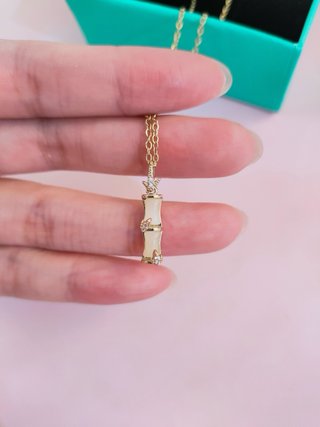 Collana con ciondolo bambù e zirconi