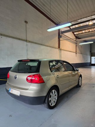Volkswagen Golf 1.6 FSI