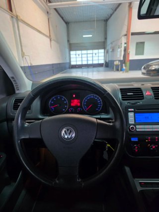 Volkswagen Golf 1.6 FSI