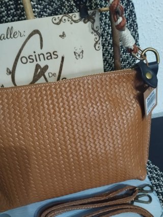 Bolsode  Piel efecto Trenzado en color  Camel