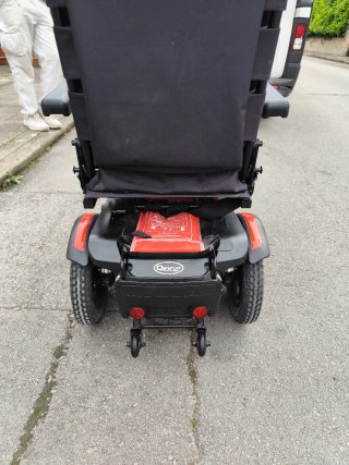 Silla de ruedas eléctrica q100r