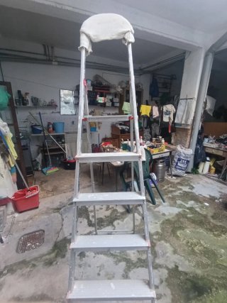 Escalera aluminio plegable.