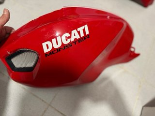 Tapa Izquierda Ducati Monster 1100 Evo Roja