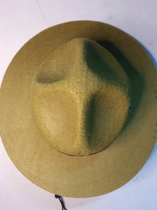 Sombrero tipo guardaboque o sargento americano