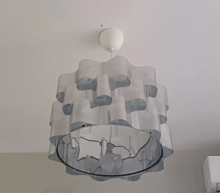 Pantalla de lámpara plateada y transparente