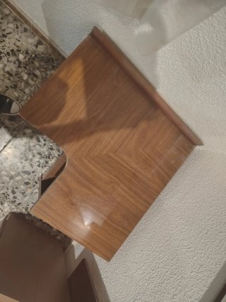 Mesita esquinera de madera
