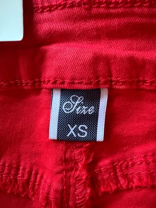 Pantalón Push Up Rojo Talla XS.