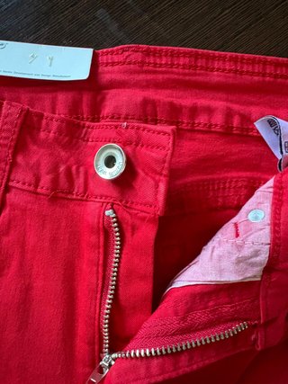 Pantalón Push Up Rojo Talla XS.