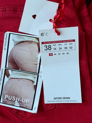 Pantalón Push Up Rojo Talla XS.