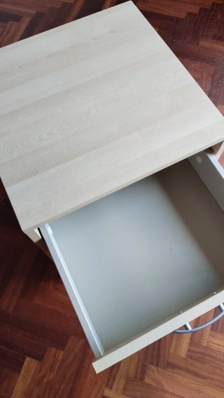 Cómoda de madera con 3 cajones