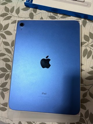 iPad 10ª Gen + Tastiera Logitech + Apple Pencil