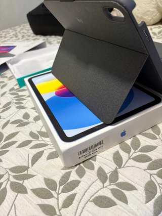 iPad 10ª Gen + Tastiera Logitech + Apple Pencil