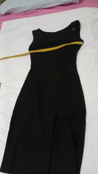 Tubino nero con spacco