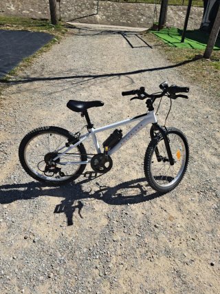 Bicicleta infantil Rockrider blanca