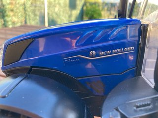 Trattore Bruder New Holland