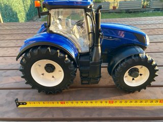 Trattore Bruder New Holland
