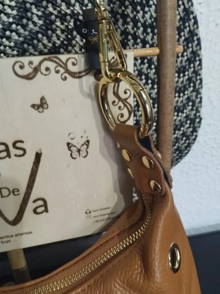 Bolso Piel Camel Tachas Doradas