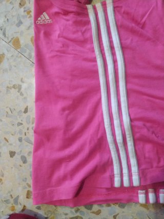 Camiseta deportiva Adidas rosa