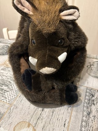 Cappello cinghiale con zampe marrone