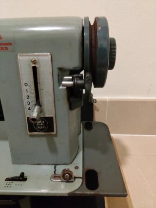 Máquina de coser Alfa vintage